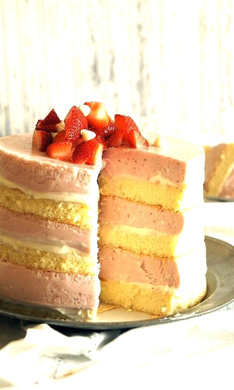 Recipe: Layered Roasted Strawberry & White Chocolate Cheesecake