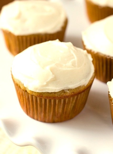 Banana Cupcakes with Cinnamon Cream Cheese Frosting