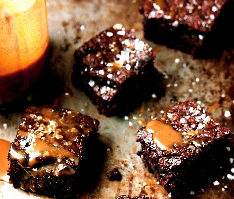 Healthy Salted Caramel Brownies (Gluten Free, Grain Free, Refined Sugar Free, Paleo)